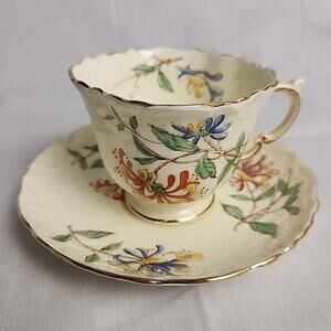 Aynsley Teacup & Saucer Pale Yellow Honeysuckle Cottagecore Cr 1940s Wavy Edge